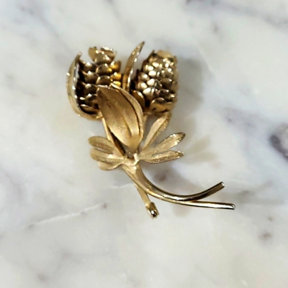 VINTAGE GOLD TONE MATTE FINISH BROOCH